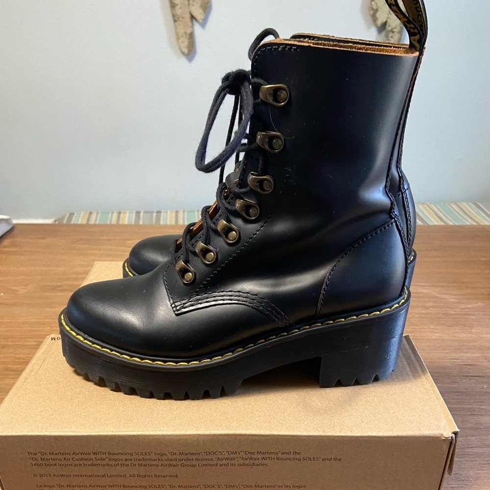 Dr. Martins Leona size 7